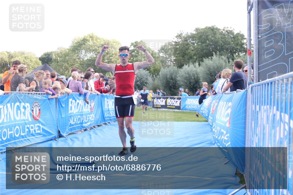 25.08.2024 - Elbe Triathlon Hamburg H.Heesch http://msf.ph/oto/6886776 25.08.2024 11:34:47 Ziel 651, 653, 706, 773 meine-sportfotos.de