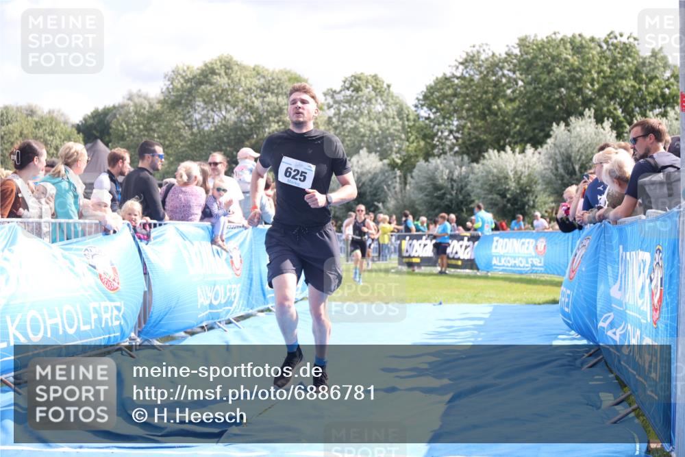 25.08.2024 - Elbe Triathlon Hamburg H.Heesch http://msf.ph/oto/6886781 25.08.2024 11:27:28 Ziel 337, 553, 561, 625, 702 meine-sportfotos.de