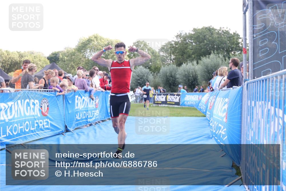 25.08.2024 - Elbe Triathlon Hamburg H.Heesch http://msf.ph/oto/6886786 25.08.2024 11:34:47 Ziel 651, 653, 706, 773 meine-sportfotos.de
