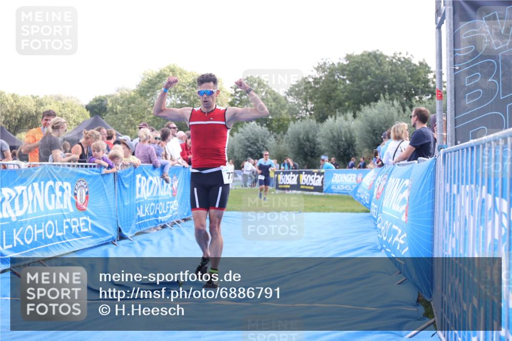 25.08.2024 - Elbe Triathlon Hamburg H.Heesch http://msf.ph/oto/6886791 25.08.2024 11:34:47 Ziel 651, 653, 706, 773 meine-sportfotos.de