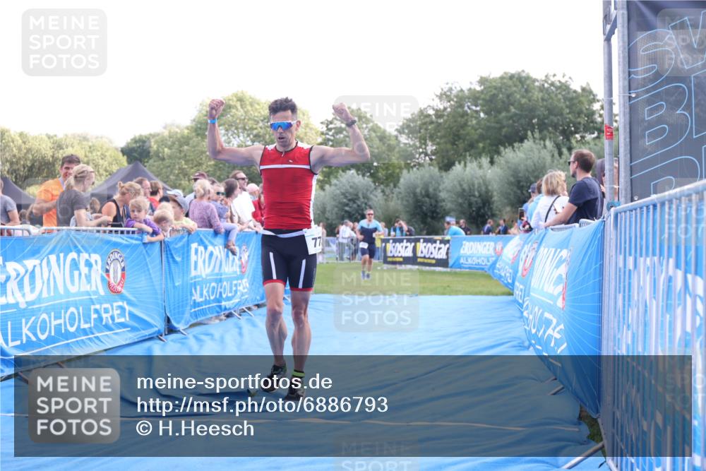 25.08.2024 - Elbe Triathlon Hamburg H.Heesch http://msf.ph/oto/6886793 25.08.2024 11:34:47 Ziel 651, 653, 706, 773 meine-sportfotos.de