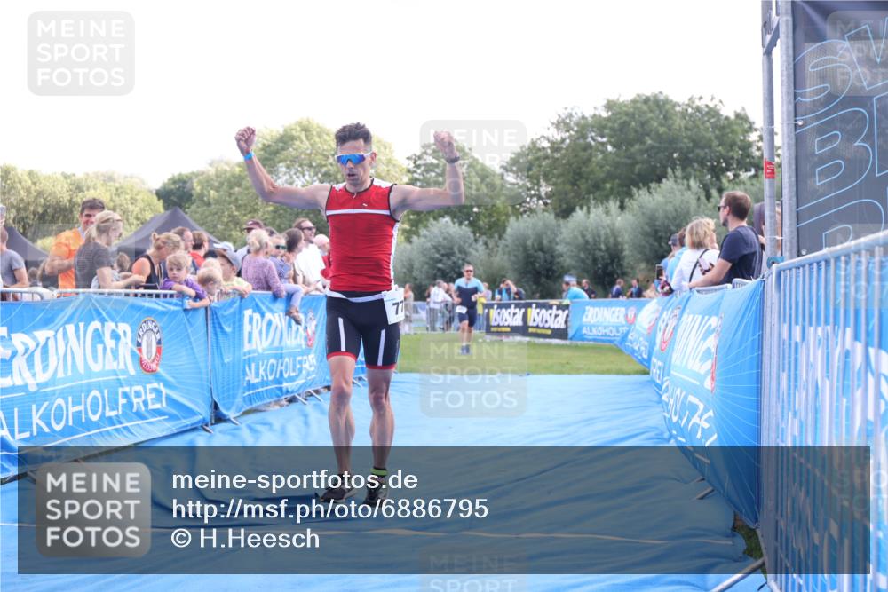 25.08.2024 - Elbe Triathlon Hamburg H.Heesch http://msf.ph/oto/6886795 25.08.2024 11:34:47 Ziel 651, 653, 706, 773 meine-sportfotos.de