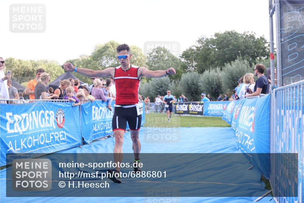 25.08.2024 - Elbe Triathlon Hamburg H.Heesch http://msf.ph/oto/6886801 25.08.2024 11:34:47 Ziel 651, 653, 706, 773 meine-sportfotos.de