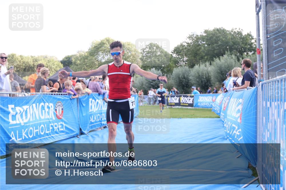 25.08.2024 - Elbe Triathlon Hamburg H.Heesch http://msf.ph/oto/6886803 25.08.2024 11:34:47 Ziel 651, 653, 706, 773 meine-sportfotos.de