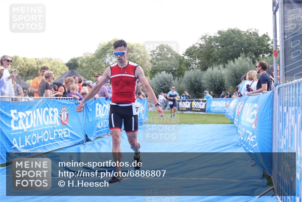 25.08.2024 - Elbe Triathlon Hamburg H.Heesch http://msf.ph/oto/6886807 25.08.2024 11:34:48 Ziel 651, 653, 706, 773 meine-sportfotos.de