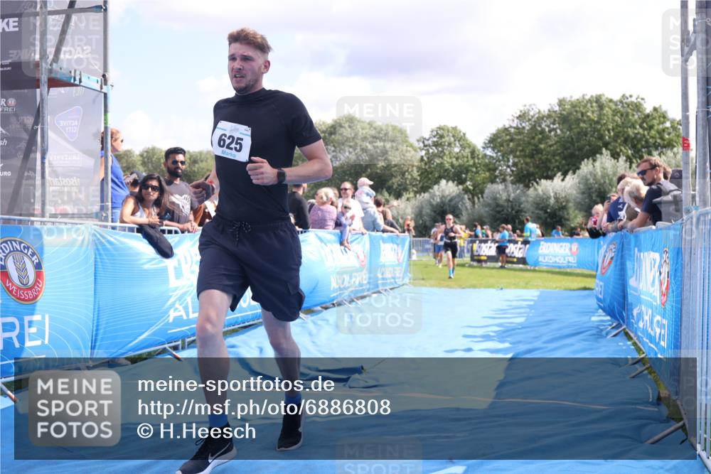 25.08.2024 - Elbe Triathlon Hamburg H.Heesch http://msf.ph/oto/6886808 25.08.2024 11:27:29 Ziel 337, 553, 561, 625, 657, 702 meine-sportfotos.de