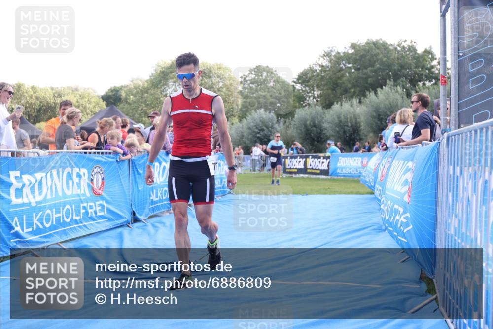 25.08.2024 - Elbe Triathlon Hamburg H.Heesch http://msf.ph/oto/6886809 25.08.2024 11:34:48 Ziel 651, 653, 706, 773 meine-sportfotos.de
