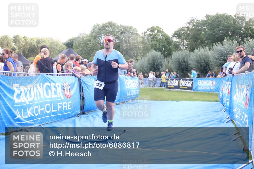 25.08.2024 - Elbe Triathlon Hamburg H.Heesch http://msf.ph/oto/6886817 25.08.2024 11:34:53 Ziel 653, 773 meine-sportfotos.de
