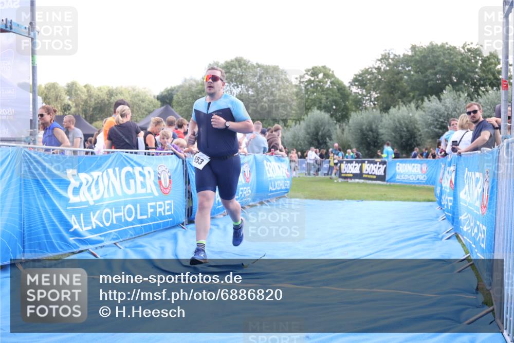 25.08.2024 - Elbe Triathlon Hamburg H.Heesch http://msf.ph/oto/6886820 25.08.2024 11:34:53 Ziel 653, 773 meine-sportfotos.de