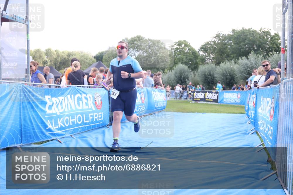 25.08.2024 - Elbe Triathlon Hamburg H.Heesch http://msf.ph/oto/6886821 25.08.2024 11:34:53 Ziel 653, 773 meine-sportfotos.de