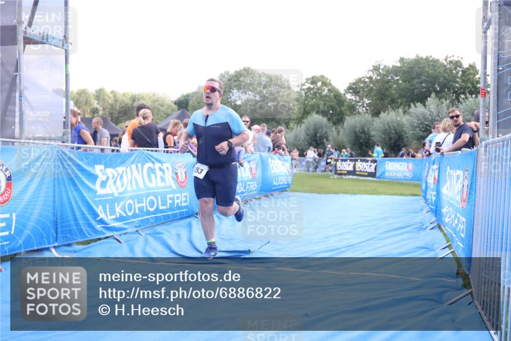 25.08.2024 - Elbe Triathlon Hamburg H.Heesch http://msf.ph/oto/6886822 25.08.2024 11:34:53 Ziel 653, 773 meine-sportfotos.de