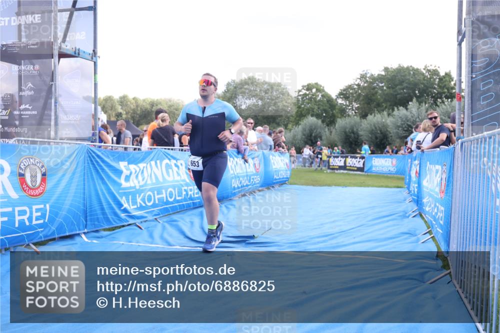 25.08.2024 - Elbe Triathlon Hamburg H.Heesch http://msf.ph/oto/6886825 25.08.2024 11:34:53 Ziel 653, 773 meine-sportfotos.de