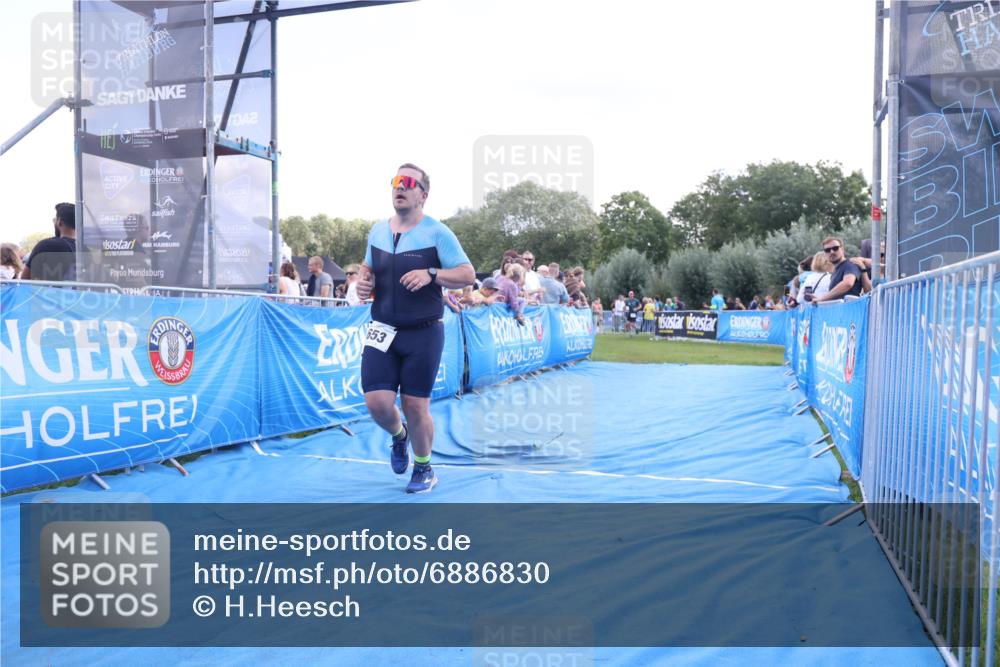 25.08.2024 - Elbe Triathlon Hamburg H.Heesch http://msf.ph/oto/6886830 25.08.2024 11:34:54 Ziel 653, 773 meine-sportfotos.de