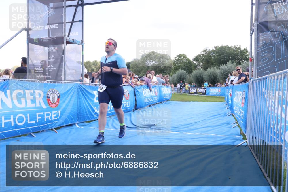 25.08.2024 - Elbe Triathlon Hamburg H.Heesch http://msf.ph/oto/6886832 25.08.2024 11:34:54 Ziel 653, 773 meine-sportfotos.de