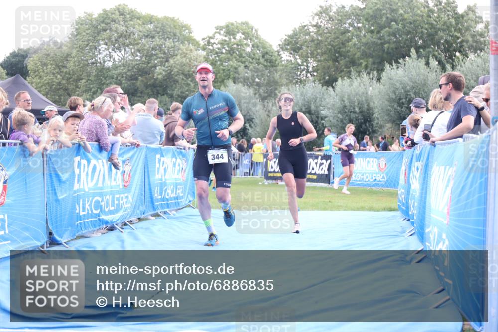 25.08.2024 - Elbe Triathlon Hamburg H.Heesch http://msf.ph/oto/6886835 25.08.2024 11:35:02 Ziel 344, 484 meine-sportfotos.de