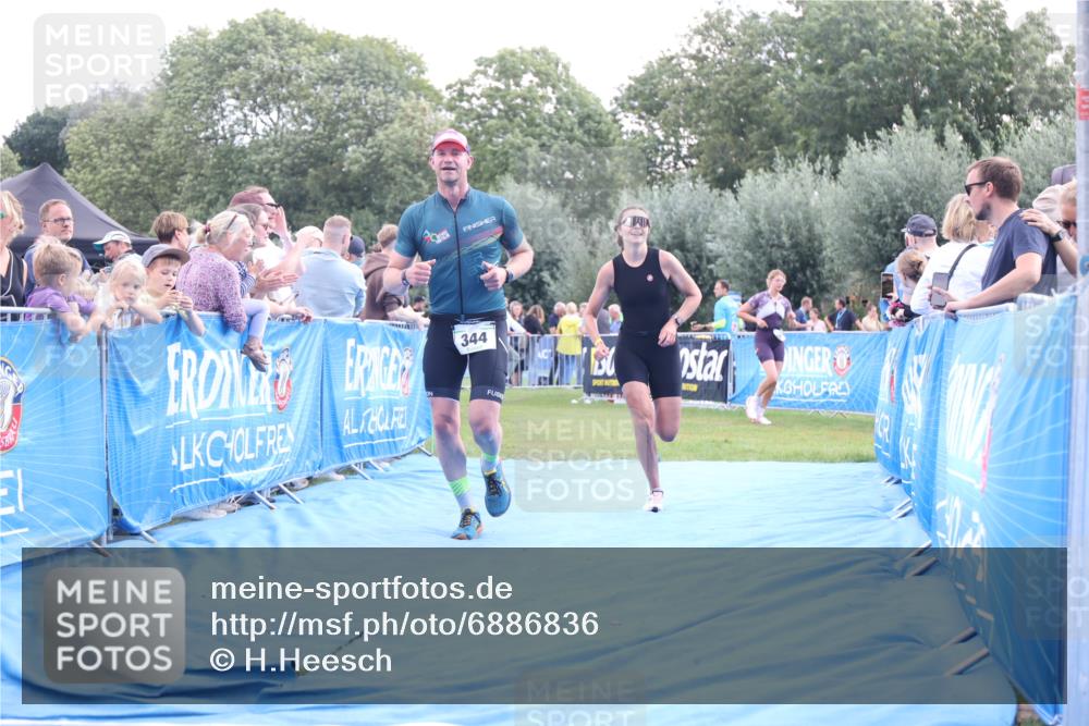 25.08.2024 - Elbe Triathlon Hamburg H.Heesch http://msf.ph/oto/6886836 25.08.2024 11:35:02 Ziel 344, 484 meine-sportfotos.de