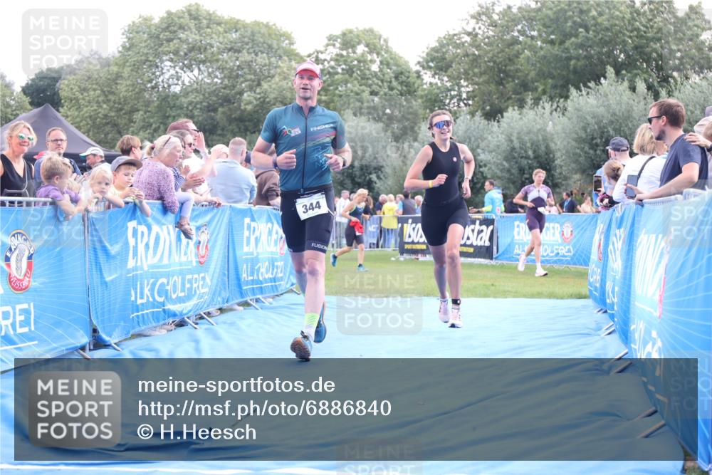 25.08.2024 - Elbe Triathlon Hamburg H.Heesch http://msf.ph/oto/6886840 25.08.2024 11:35:02 Ziel 344, 484 meine-sportfotos.de