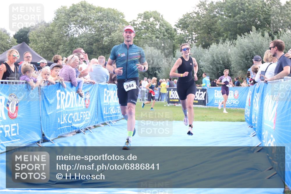25.08.2024 - Elbe Triathlon Hamburg H.Heesch http://msf.ph/oto/6886841 25.08.2024 11:35:02 Ziel 344, 484 meine-sportfotos.de