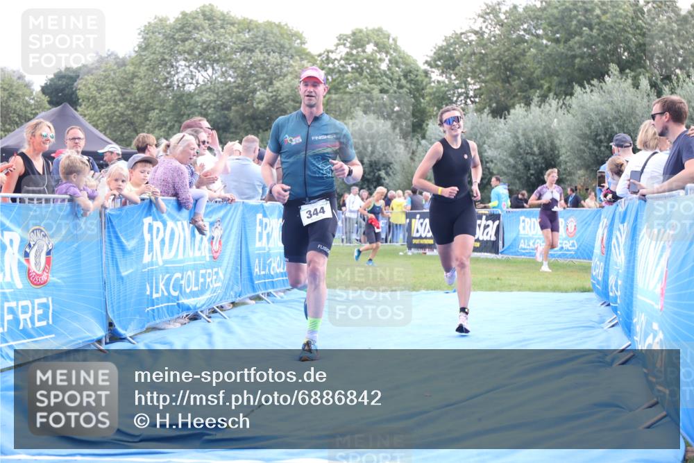 25.08.2024 - Elbe Triathlon Hamburg H.Heesch http://msf.ph/oto/6886842 25.08.2024 11:35:02 Ziel 344, 484 meine-sportfotos.de