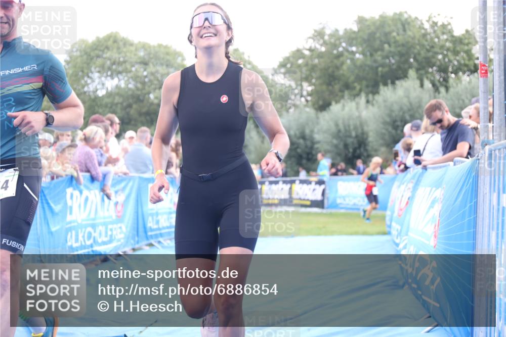 25.08.2024 - Elbe Triathlon Hamburg H.Heesch http://msf.ph/oto/6886854 25.08.2024 11:35:04 Ziel 344, 484 meine-sportfotos.de