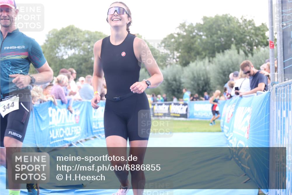 25.08.2024 - Elbe Triathlon Hamburg H.Heesch http://msf.ph/oto/6886855 25.08.2024 11:35:04 Ziel 344, 484 meine-sportfotos.de