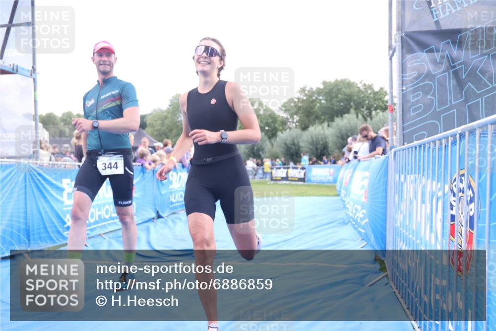 25.08.2024 - Elbe Triathlon Hamburg H.Heesch http://msf.ph/oto/6886859 25.08.2024 11:35:04 Ziel 344, 484 meine-sportfotos.de