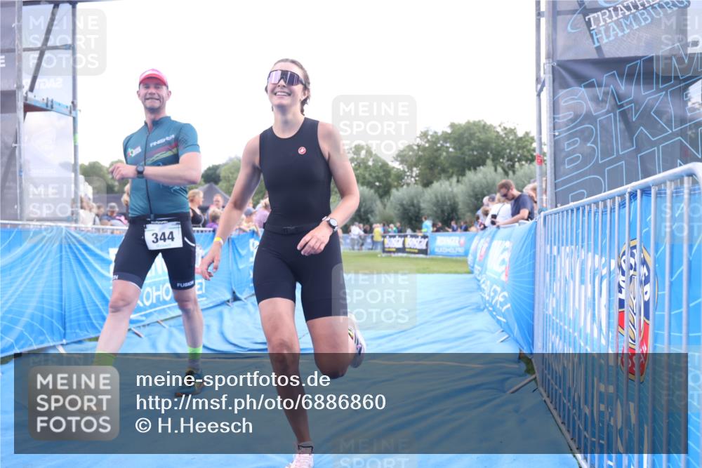 25.08.2024 - Elbe Triathlon Hamburg H.Heesch http://msf.ph/oto/6886860 25.08.2024 11:35:04 Ziel 344, 484 meine-sportfotos.de
