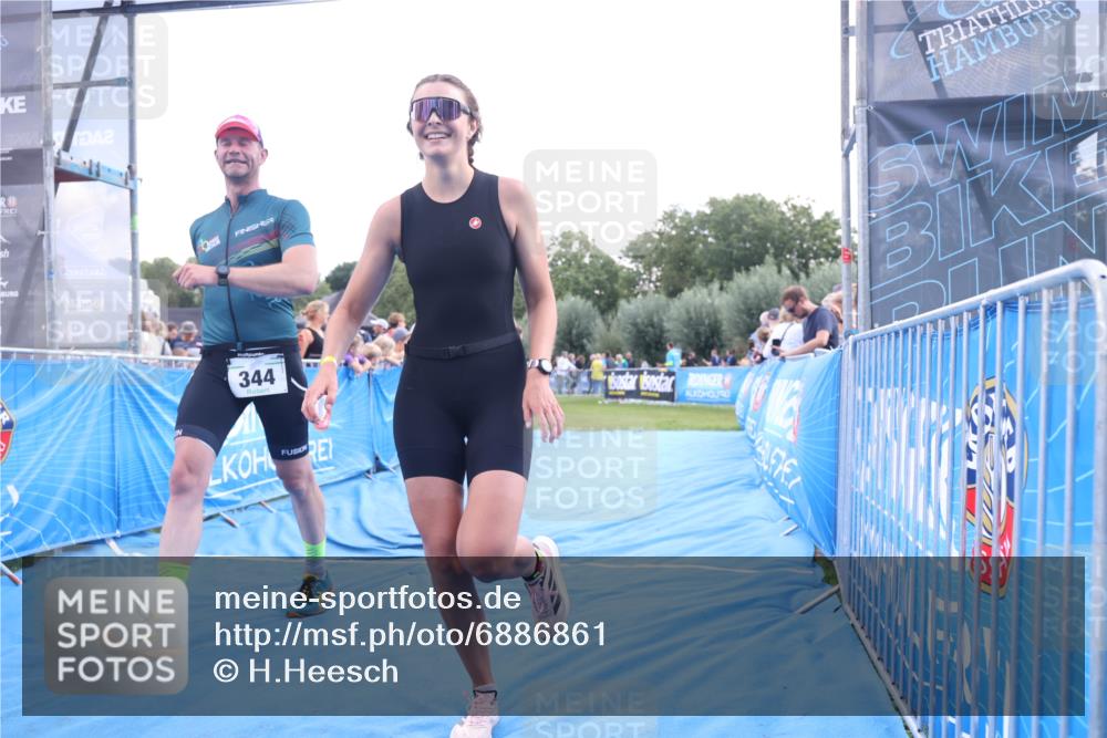 25.08.2024 - Elbe Triathlon Hamburg H.Heesch http://msf.ph/oto/6886861 25.08.2024 11:35:04 Ziel 344, 484 meine-sportfotos.de