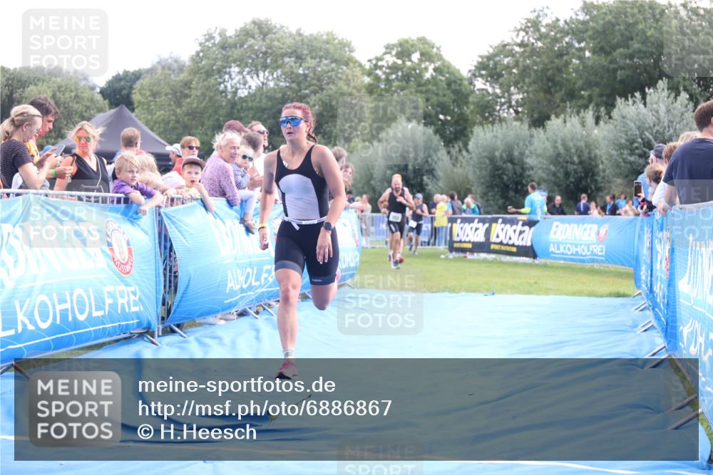 25.08.2024 - Elbe Triathlon Hamburg H.Heesch http://msf.ph/oto/6886867 25.08.2024 11:35:13 Ziel 352, 463, 686 meine-sportfotos.de