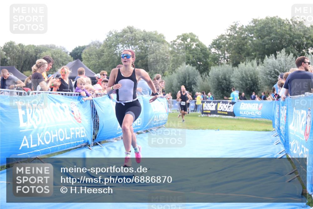 25.08.2024 - Elbe Triathlon Hamburg H.Heesch http://msf.ph/oto/6886870 25.08.2024 11:35:13 Ziel 352, 463, 686 meine-sportfotos.de