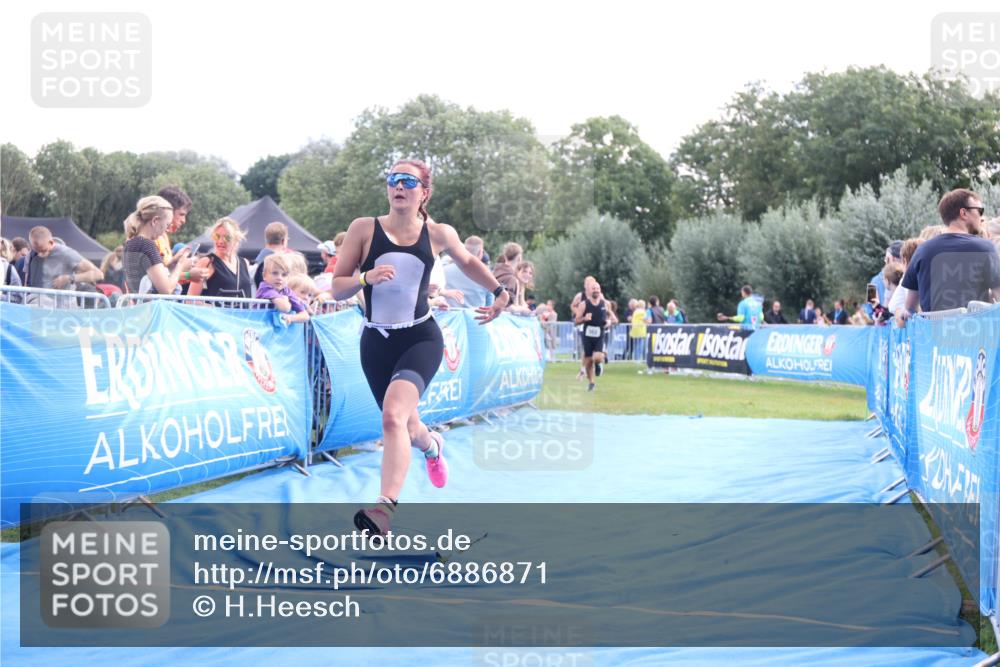 25.08.2024 - Elbe Triathlon Hamburg H.Heesch http://msf.ph/oto/6886871 25.08.2024 11:35:13 Ziel 352, 463, 686 meine-sportfotos.de