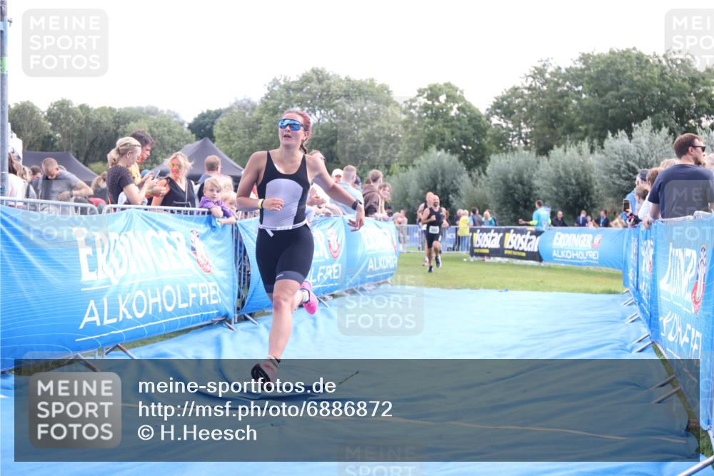 25.08.2024 - Elbe Triathlon Hamburg H.Heesch http://msf.ph/oto/6886872 25.08.2024 11:35:13 Ziel 352, 463, 686 meine-sportfotos.de