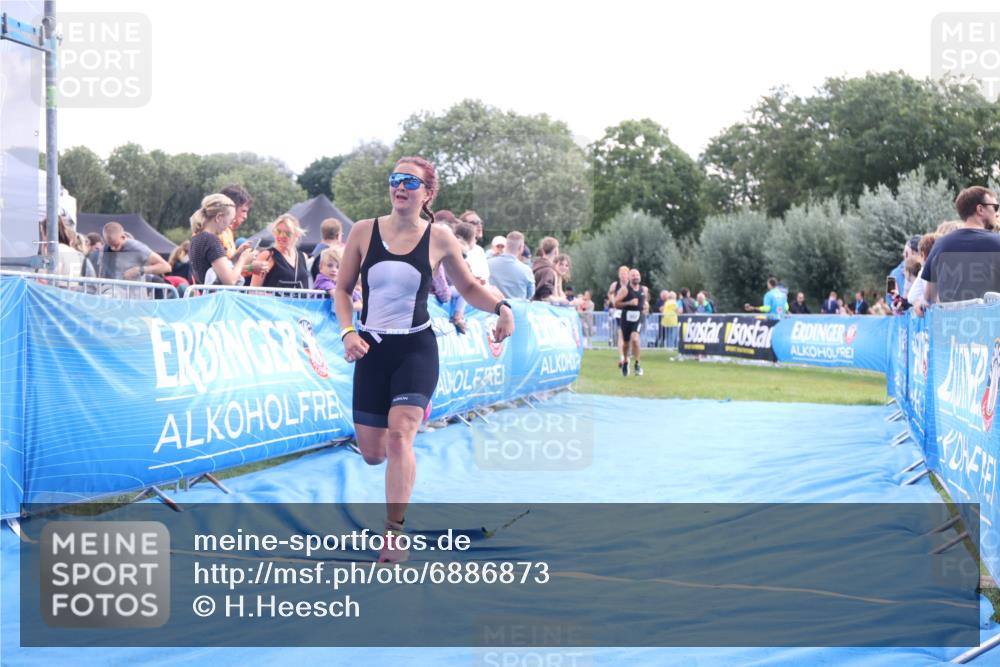 25.08.2024 - Elbe Triathlon Hamburg H.Heesch http://msf.ph/oto/6886873 25.08.2024 11:35:13 Ziel 352, 463, 686 meine-sportfotos.de