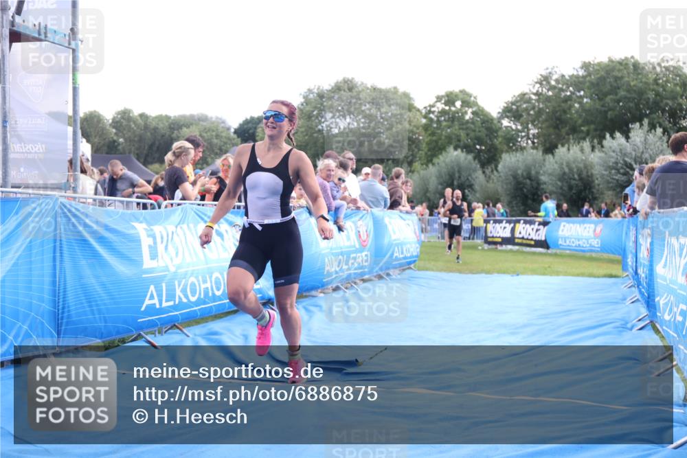 25.08.2024 - Elbe Triathlon Hamburg H.Heesch http://msf.ph/oto/6886875 25.08.2024 11:35:14 Ziel 352, 463, 686, 713 meine-sportfotos.de