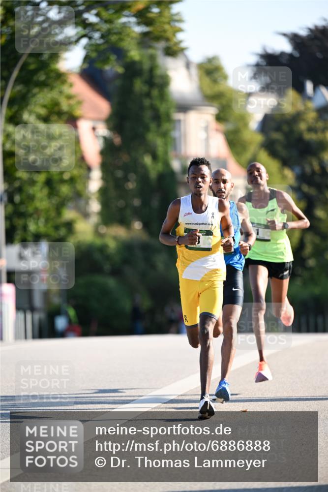 01.09.2024 - BARMER Alsterlauf Dr. Thomas Lammeyer http://msf.ph/oto/6886888 01.09.2024 09:16:23 Laufen 2 meine-sportfotos.de
