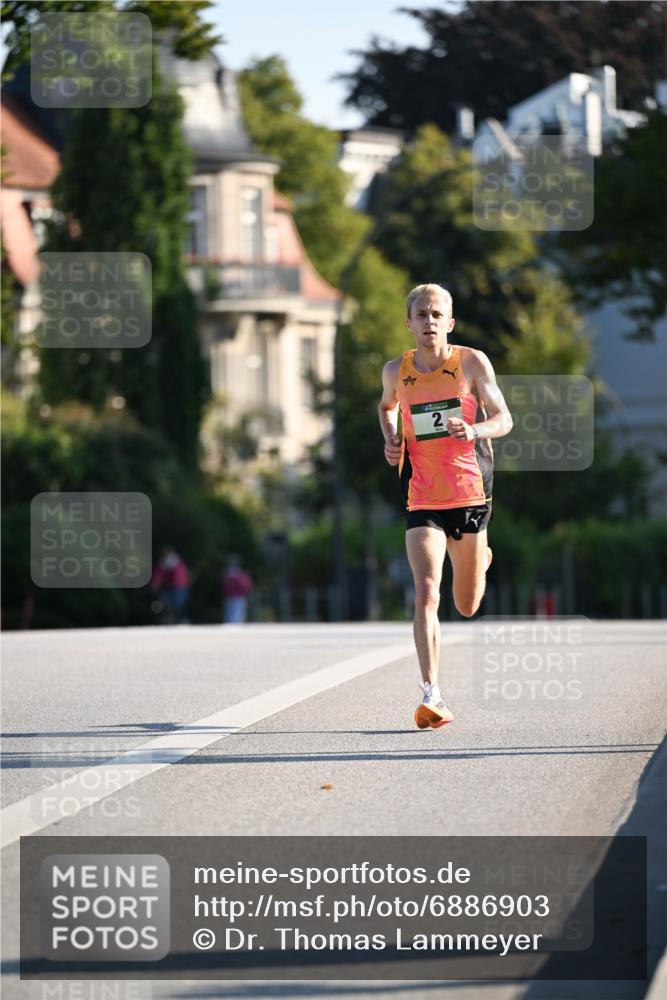 01.09.2024 - BARMER Alsterlauf Dr. Thomas Lammeyer http://msf.ph/oto/6886903 01.09.2024 09:16:41 Laufen  meine-sportfotos.de