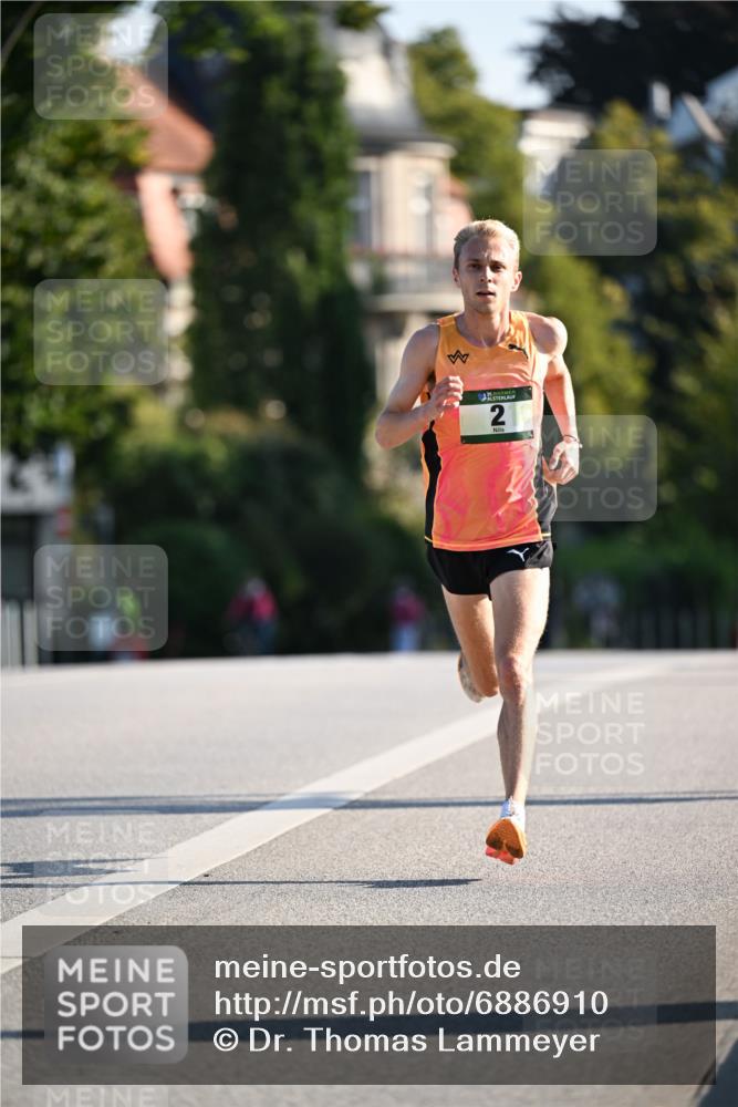 01.09.2024 - BARMER Alsterlauf Dr. Thomas Lammeyer http://msf.ph/oto/6886910 01.09.2024 09:16:42 Laufen 2, 5 meine-sportfotos.de