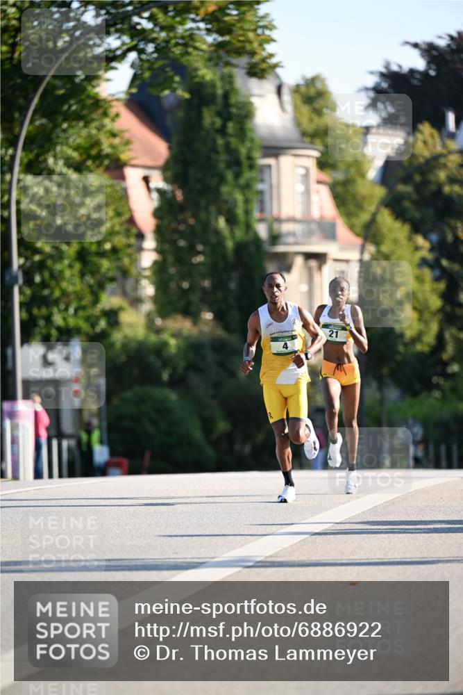 01.09.2024 - BARMER Alsterlauf Dr. Thomas Lammeyer http://msf.ph/oto/6886922 01.09.2024 09:17:18 Laufen 21 meine-sportfotos.de