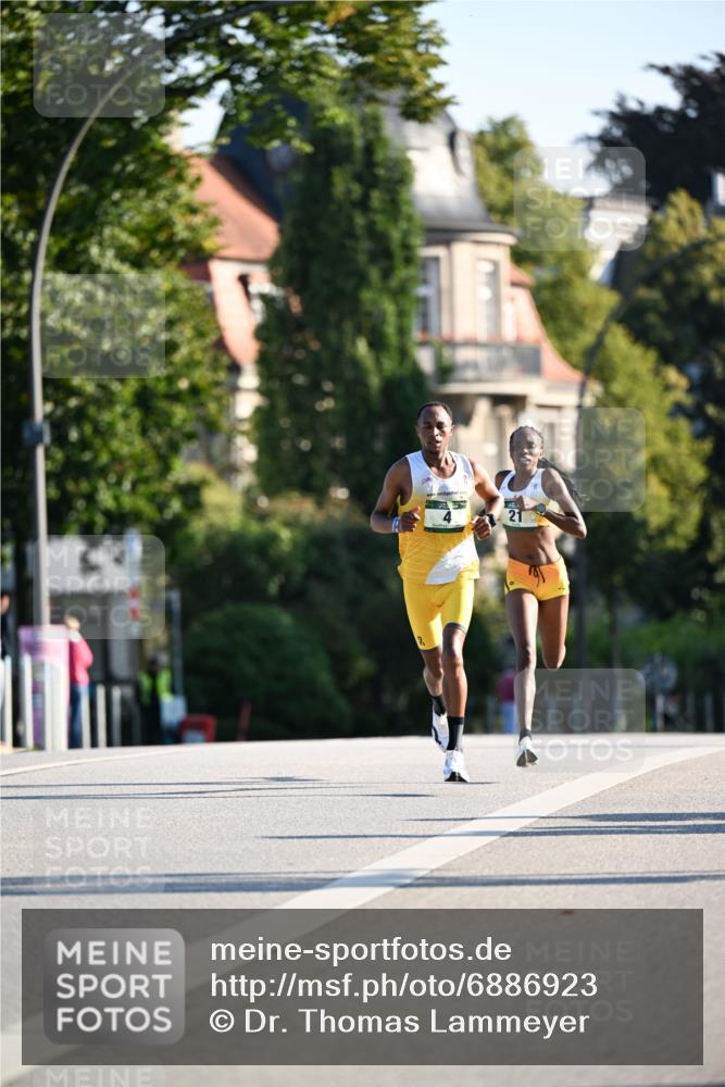 01.09.2024 - BARMER Alsterlauf Dr. Thomas Lammeyer http://msf.ph/oto/6886923 01.09.2024 09:17:18 Laufen 21 meine-sportfotos.de