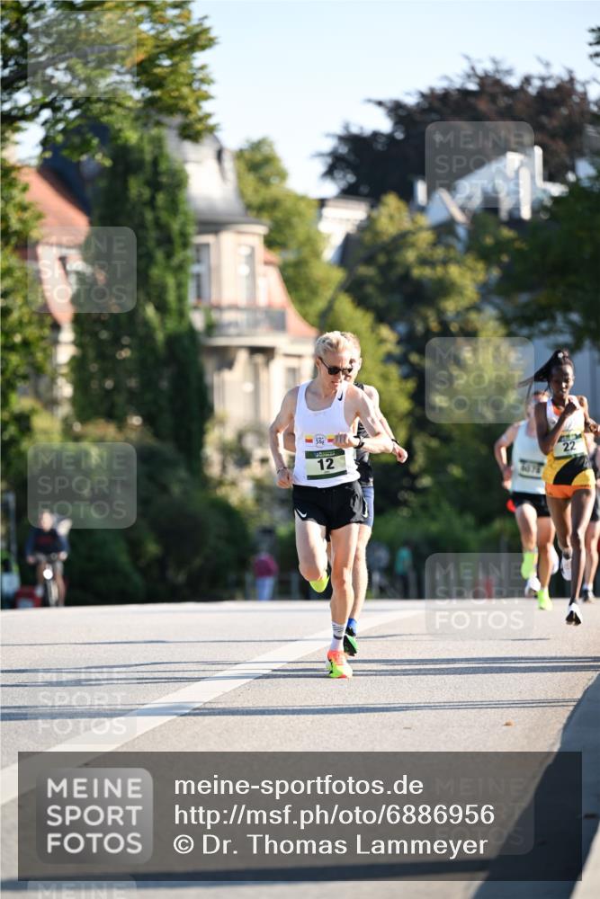 01.09.2024 - BARMER Alsterlauf Dr. Thomas Lammeyer http://msf.ph/oto/6886956 01.09.2024 09:17:38 Laufen 12, 4076, 22 meine-sportfotos.de