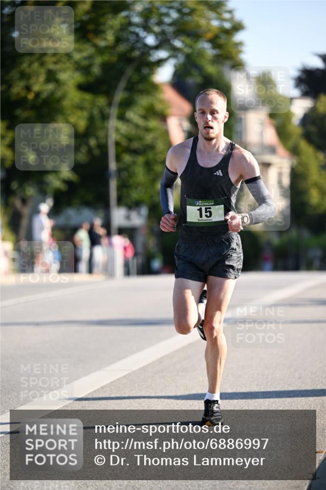 01.09.2024 - BARMER Alsterlauf Dr. Thomas Lammeyer http://msf.ph/oto/6886997 01.09.2024 09:17:45 Laufen 15 meine-sportfotos.de