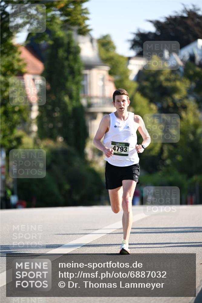 01.09.2024 - BARMER Alsterlauf Dr. Thomas Lammeyer http://msf.ph/oto/6887032 01.09.2024 09:18:05 Laufen 4793 meine-sportfotos.de