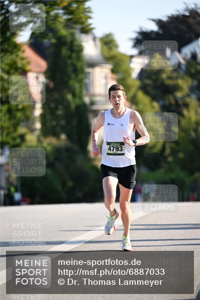 01.09.2024 - BARMER Alsterlauf Dr. Thomas Lammeyer http://msf.ph/oto/6887033 01.09.2024 09:18:05 Laufen 4793 meine-sportfotos.de