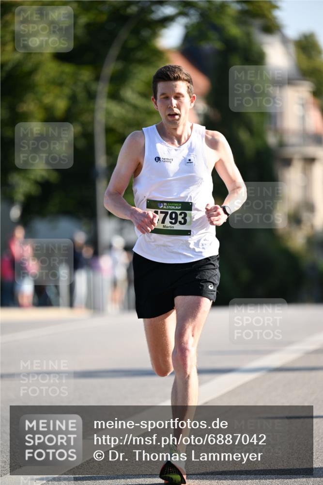 01.09.2024 - BARMER Alsterlauf Dr. Thomas Lammeyer http://msf.ph/oto/6887042 01.09.2024 09:18:06 Laufen 10, 35, 793 meine-sportfotos.de