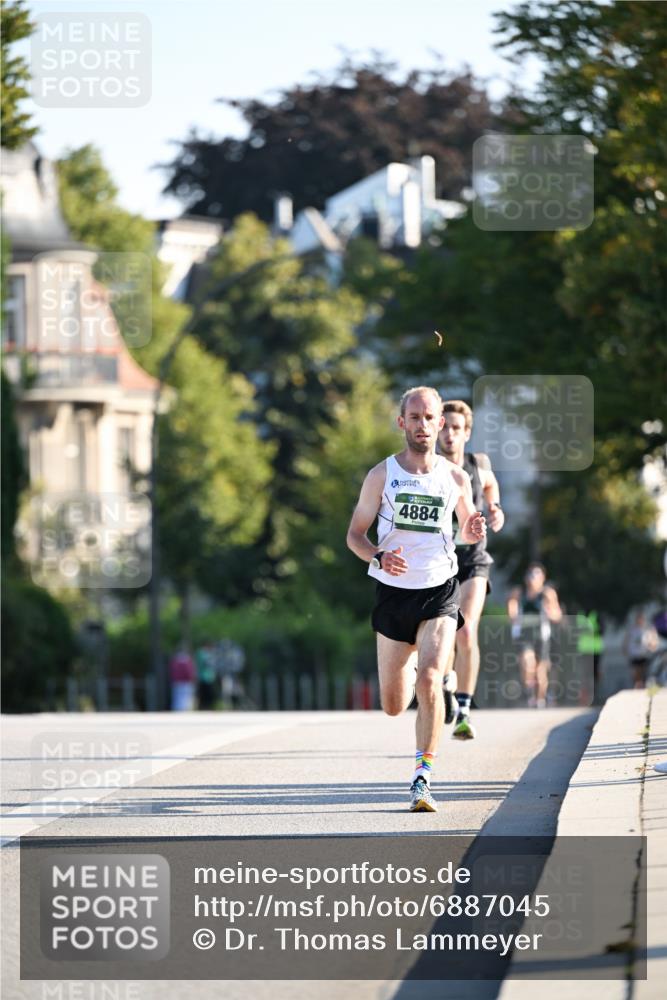 01.09.2024 - BARMER Alsterlauf Dr. Thomas Lammeyer http://msf.ph/oto/6887045 01.09.2024 09:18:10 Laufen 4884 meine-sportfotos.de