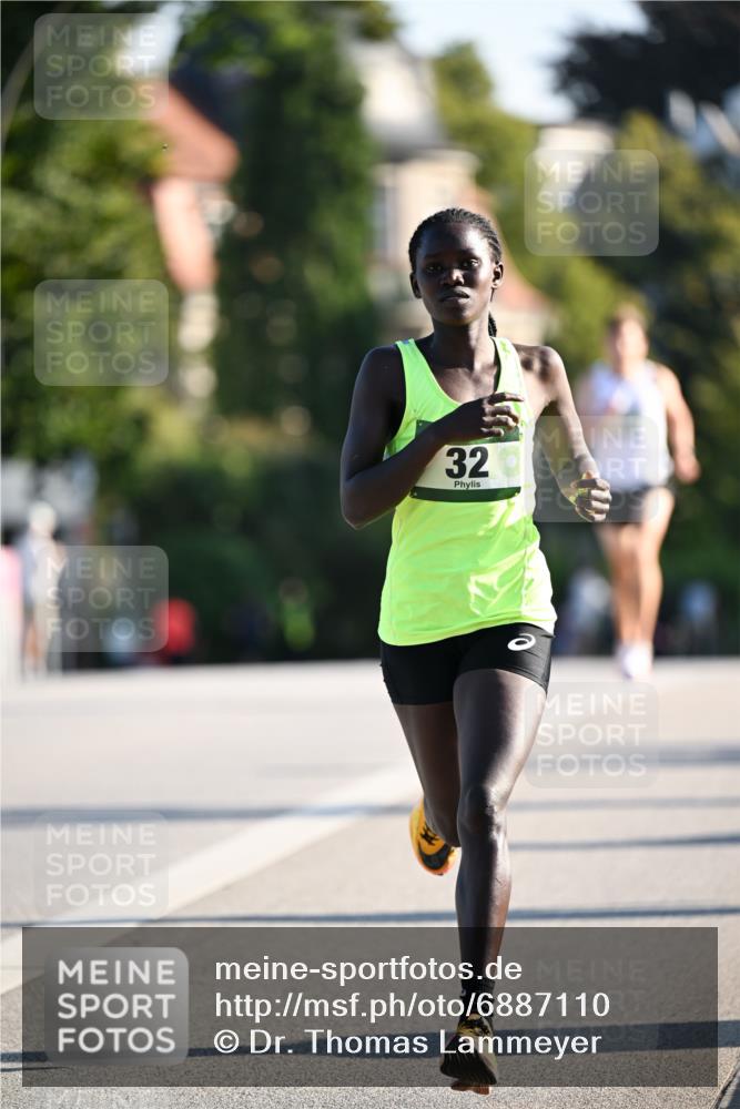 01.09.2024 - BARMER Alsterlauf Dr. Thomas Lammeyer http://msf.ph/oto/6887110 01.09.2024 09:18:25 Laufen 32 meine-sportfotos.de