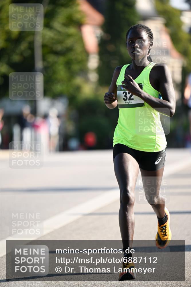 01.09.2024 - BARMER Alsterlauf Dr. Thomas Lammeyer http://msf.ph/oto/6887112 01.09.2024 09:18:25 Laufen 32 meine-sportfotos.de