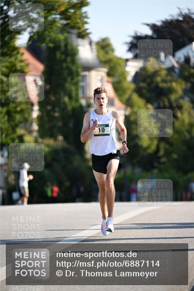 01.09.2024 - BARMER Alsterlauf Dr. Thomas Lammeyer http://msf.ph/oto/6887114 01.09.2024 09:18:27 Laufen 10 meine-sportfotos.de