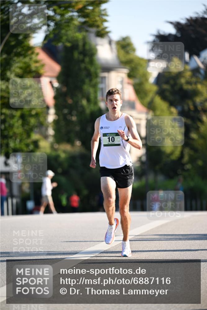 01.09.2024 - BARMER Alsterlauf Dr. Thomas Lammeyer http://msf.ph/oto/6887116 01.09.2024 09:18:27 Laufen 10 meine-sportfotos.de