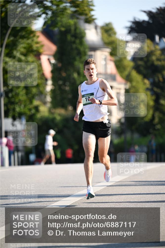 01.09.2024 - BARMER Alsterlauf Dr. Thomas Lammeyer http://msf.ph/oto/6887117 01.09.2024 09:18:27 Laufen 10 meine-sportfotos.de